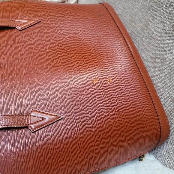 Louis Vuitton Lussac Epi Leather Shoulder Bag w/COA included - Picture 12 of 12